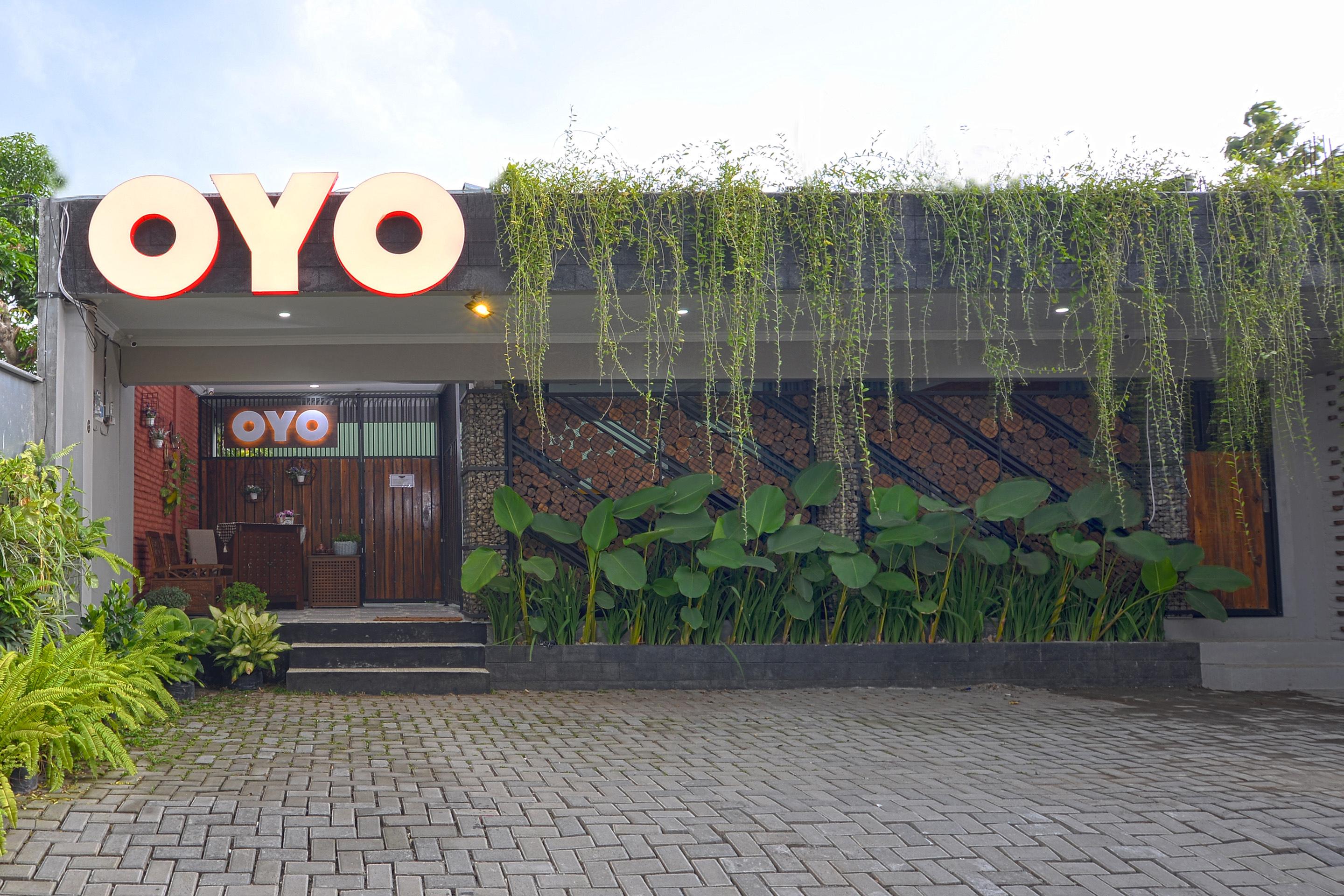 Oyo 583 Puri Gejayan Asri Syariah Hotel Kejayan Exterior photo